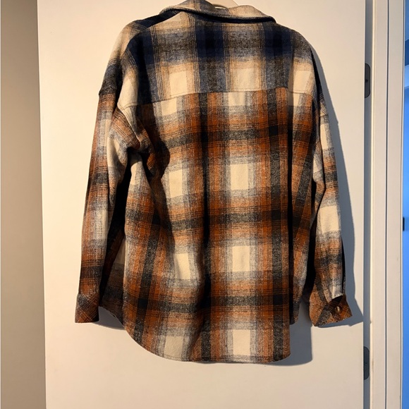 Boutique shacket - Picture 2 of 4